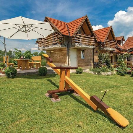 2 Bedroom Cozy Home In Licko Lesce Exterior foto