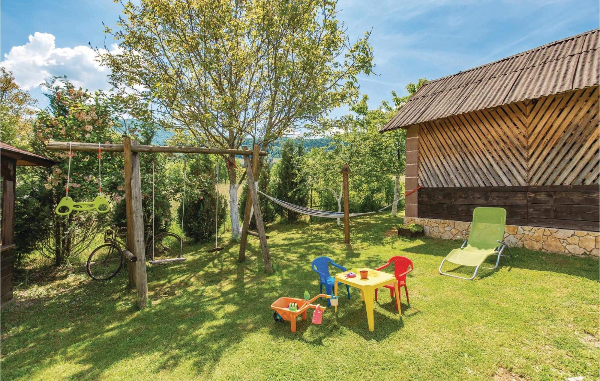 2 Bedroom Cozy Home In Licko Lesce Exterior foto