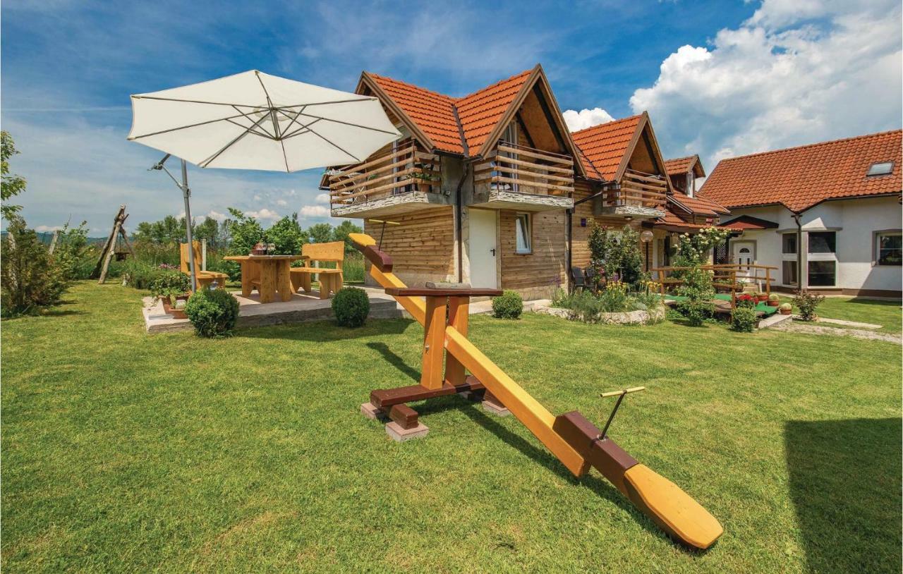 2 Bedroom Cozy Home In Licko Lesce Exterior foto